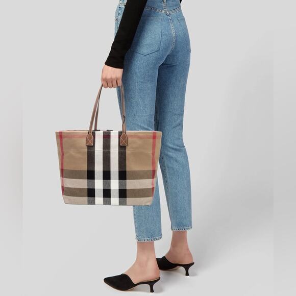 Burberry Checkered Tote Bag NWT MediumTaupe Brown Check $1290 - Picture 7 of 7